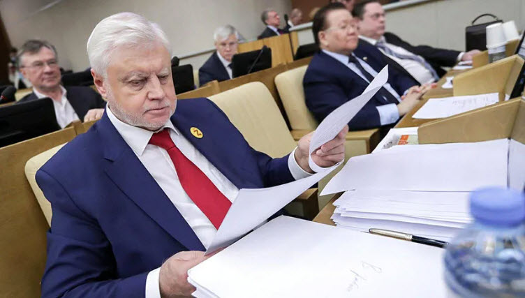 Миронов: Работники социальной сферы должны получать такие же льготы, что и госслужащие